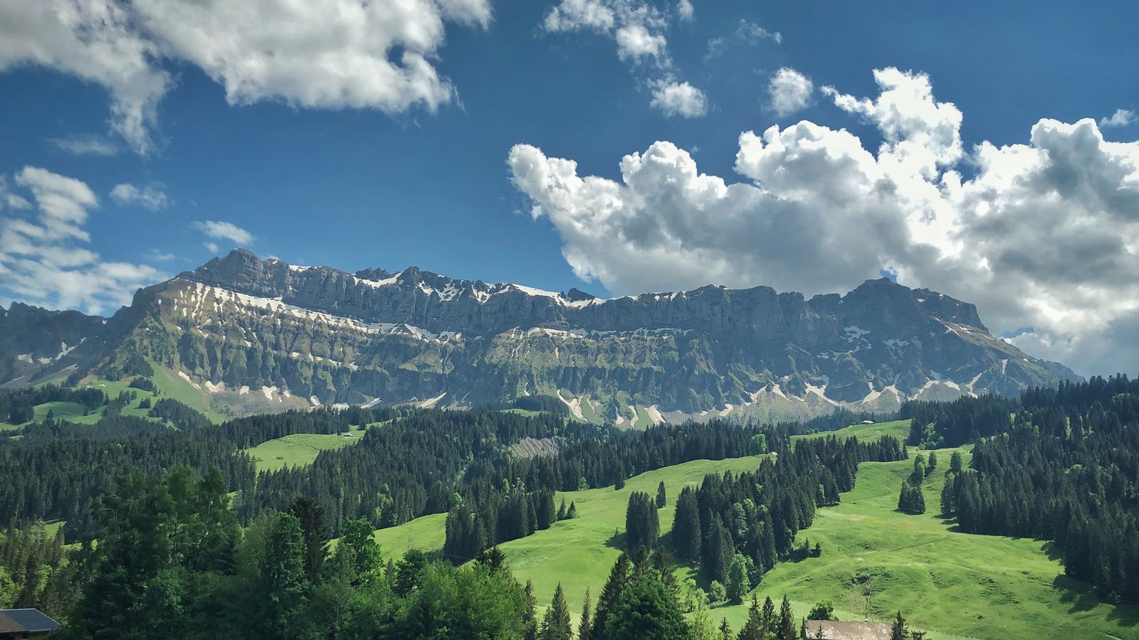 Blick auf den Hogant im Emmental – Heimat von Emmenland Prime Beef